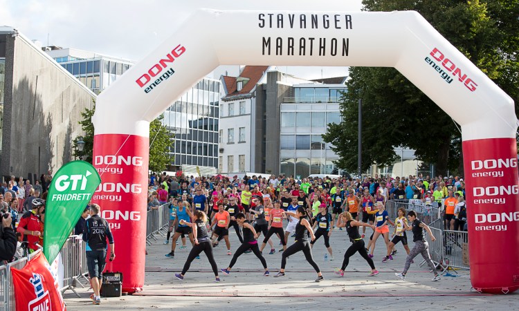 Stavanger Half Marathon 2016 Aerobics Start