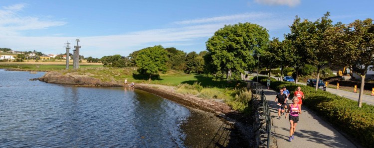 Sverd I Fjell in the distance